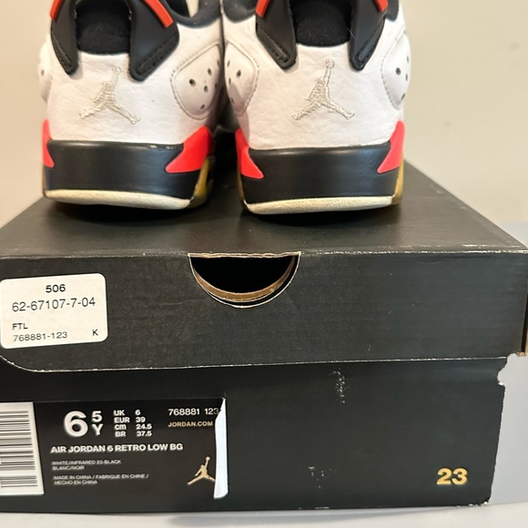 Retro 6s - Picture 2 of 6